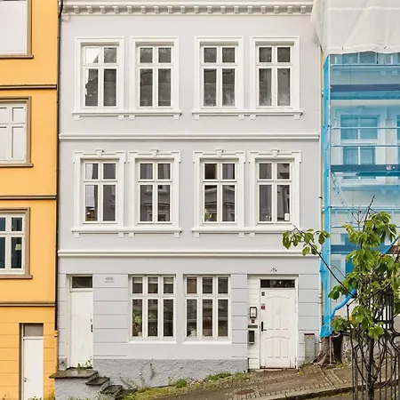 Daire Dinbnb L 500m To The Market! 65 Sqm Of Comfort & Luxury *